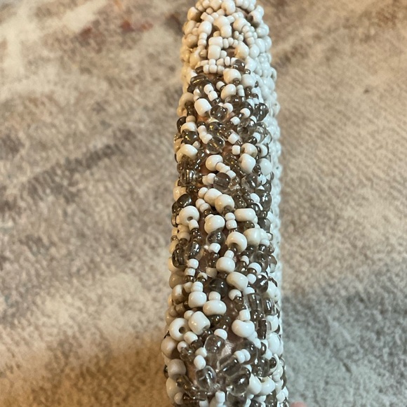 Beaded zippered Pouch - Picture 5 of 13